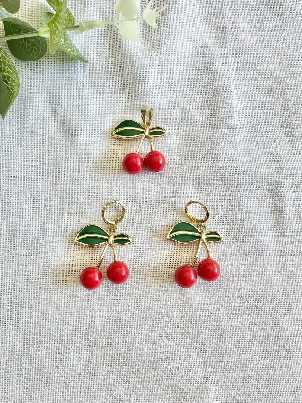 3D cherry red gold-toned drop earrings and pendant set